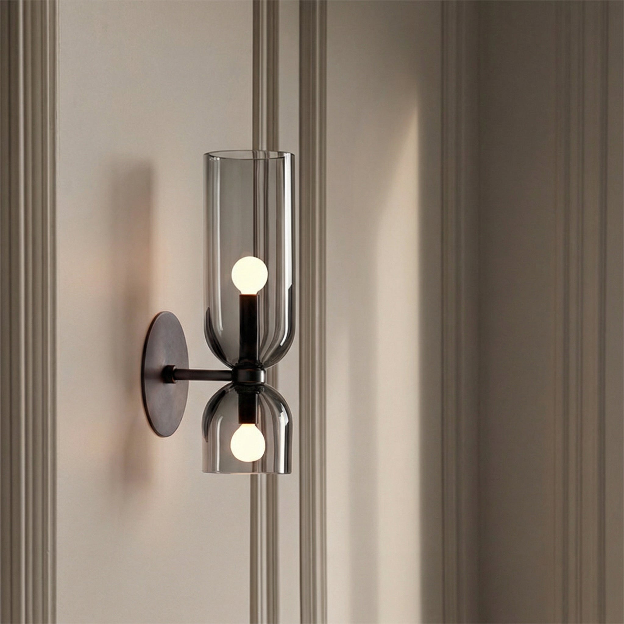 Aplica de perete din sticlă elegantă cu lumină LED blândă pentru săli de mese și baruri